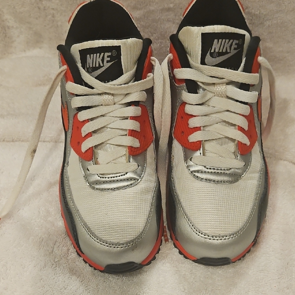 Nike White and Red Air Max Sneakers with Visible Air Bubble